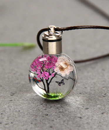🌸 Tree of Life Dried Flower Glass Pendant Necklace – Natural Round Flat Bottle Design