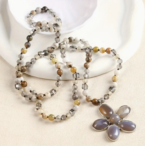 Boho Natural Stone Beaded Necklace with Agate Flower Pendant – 6mm Beads & Glass Knot Details for Casual Chic Style