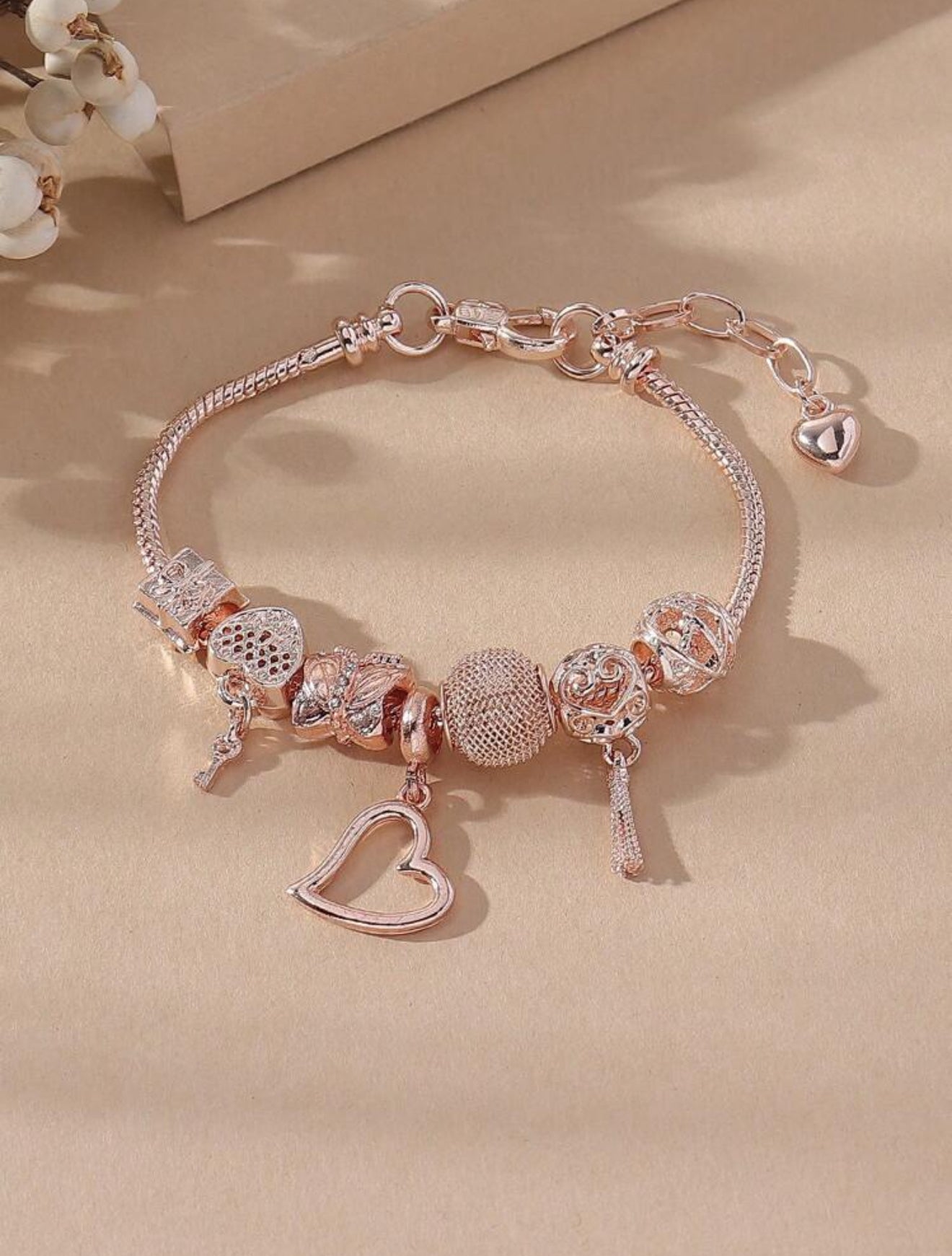Elegant Rose Gold Charm Bracelet with Heart & Key Dangle – Adjustable Women’s Jewelry Gift