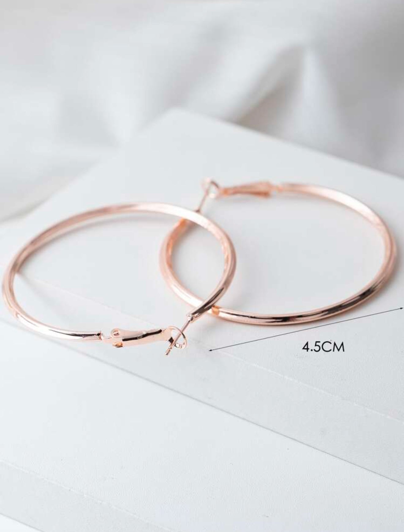 Large Rose Gold Hoop Earrings – Lightweight 4.5cm Statement Fashion Jewelry for Everyday or Special Occasions