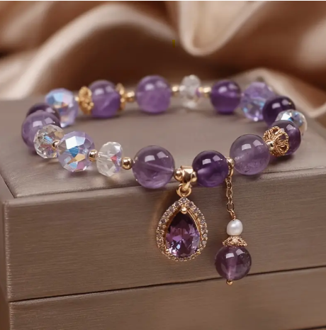 Elegant Amethyst &amp; Crystal Bead Bracelet with Golden-Tone Charm