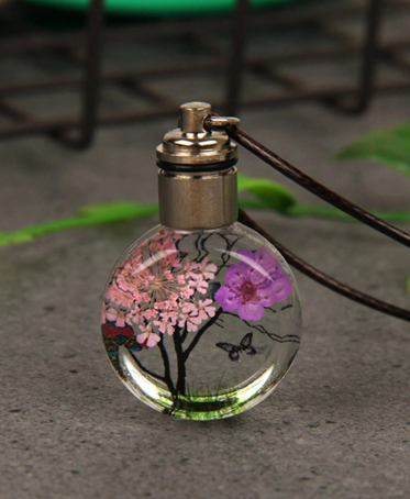 🌸 Tree of Life Dried Flower Glass Pendant Necklace – Natural Round Flat Bottle Design