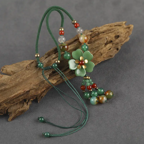Adjustable Agate Beaded Necklace with Green Flower Pendant – Ethnic-Inspired, Jade & Alloy Accents | Elegant Everyday or Vacation Jewelry