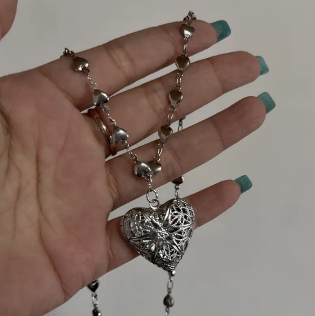 Romantic Heart Locket Pendant Necklace – Stainless Steel Silvery Keepsake with Openable Photo Frame Charm