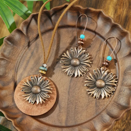 Vintage Boho Floral Jewelry Set – 3-Piece Wooden Pendant Necklace and Large Drop Earrings with Antique Bronze Sunflower Design