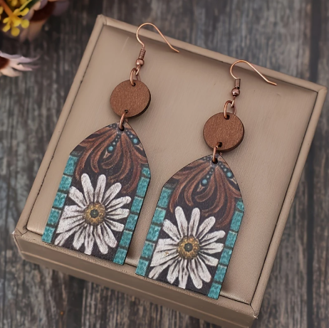 Vintage Western Daisy Arrow Earrings – Rustic Teardrop Wood with Turquoise Accents & Copper Hooks